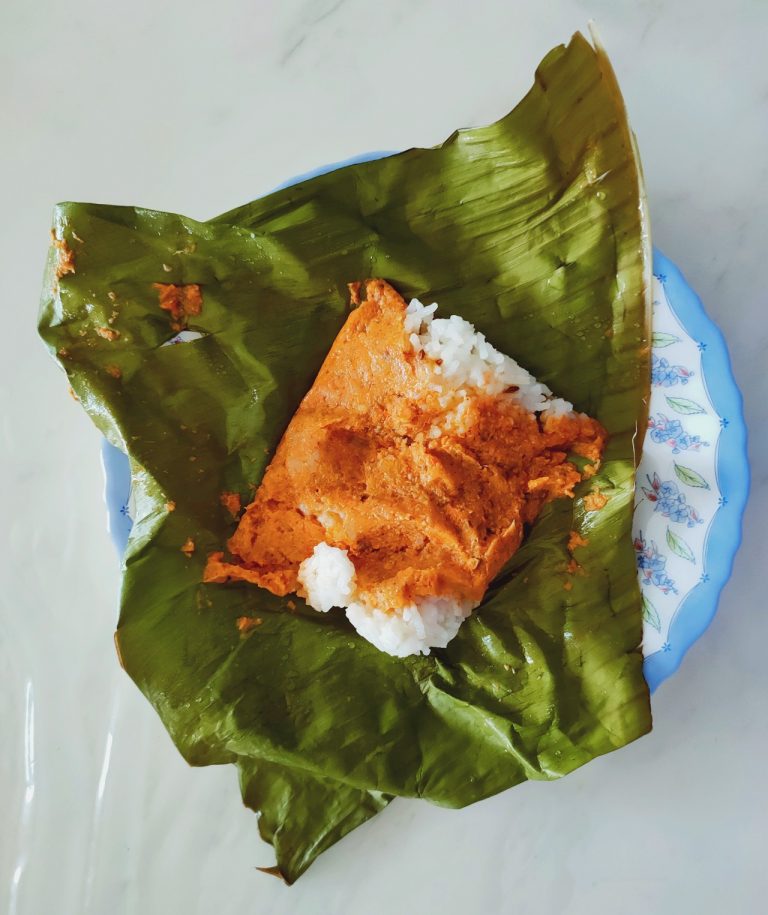 Rice & Red Curry (In Banana Leaf) - Open